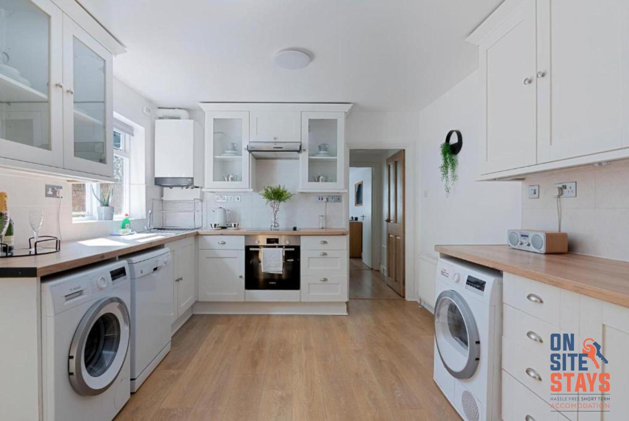 Onsitestays - Tranquil 2 Bedroom Apartment With Large Kitchen, Private Garden Near Wimbledon Station Londres Exterior foto