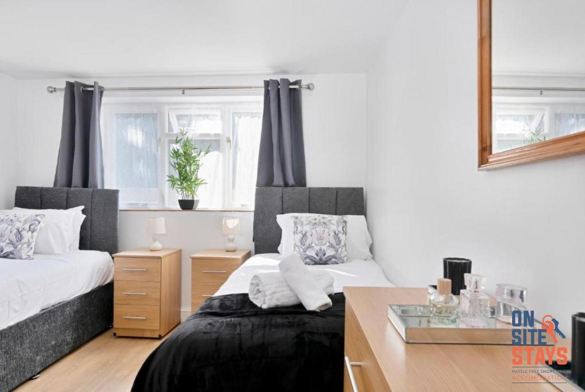 Onsitestays - Tranquil 2 Bedroom Apartment With Large Kitchen, Private Garden Near Wimbledon Station Londres Exterior foto