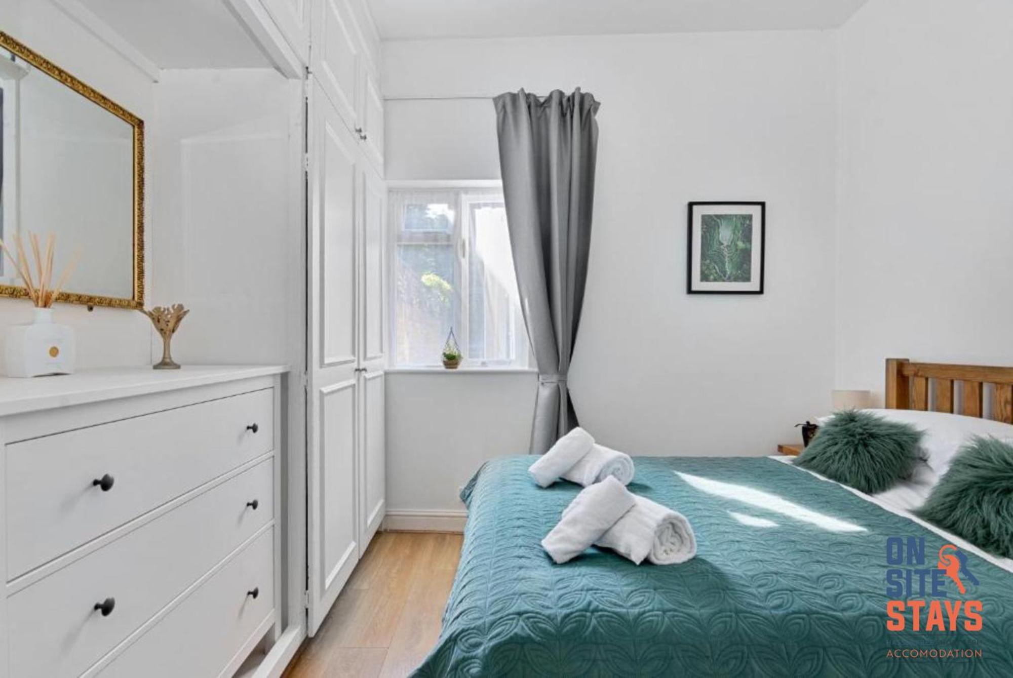 Onsitestays - Tranquil 2 Bedroom Apartment With Large Kitchen, Private Garden Near Wimbledon Station Londres Exterior foto